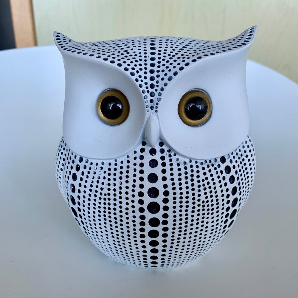 Small Owl figurine, Black & White
